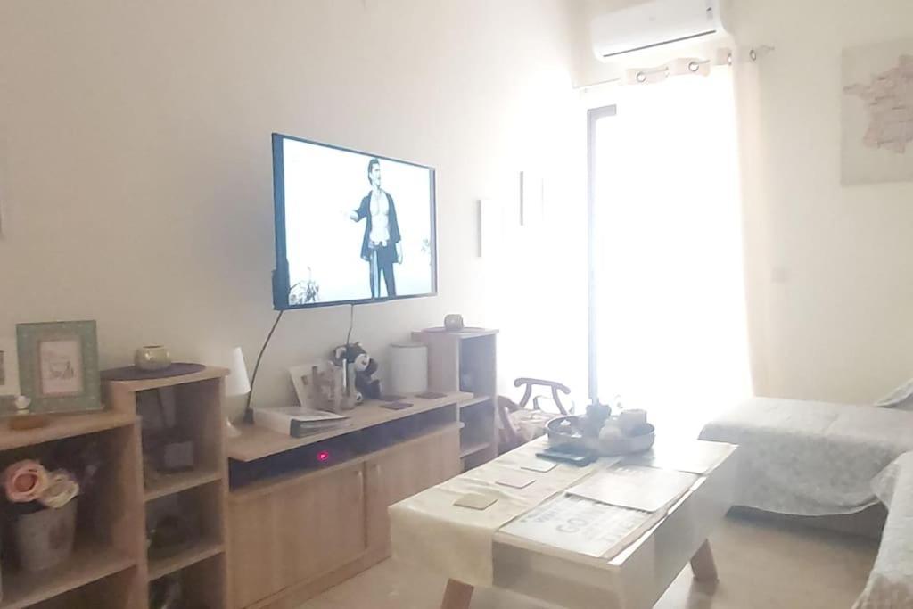 Theano'S Cozy & Quiet Lux Central Flat - Wifi & Full Amenities Patras Dış mekan fotoğraf
